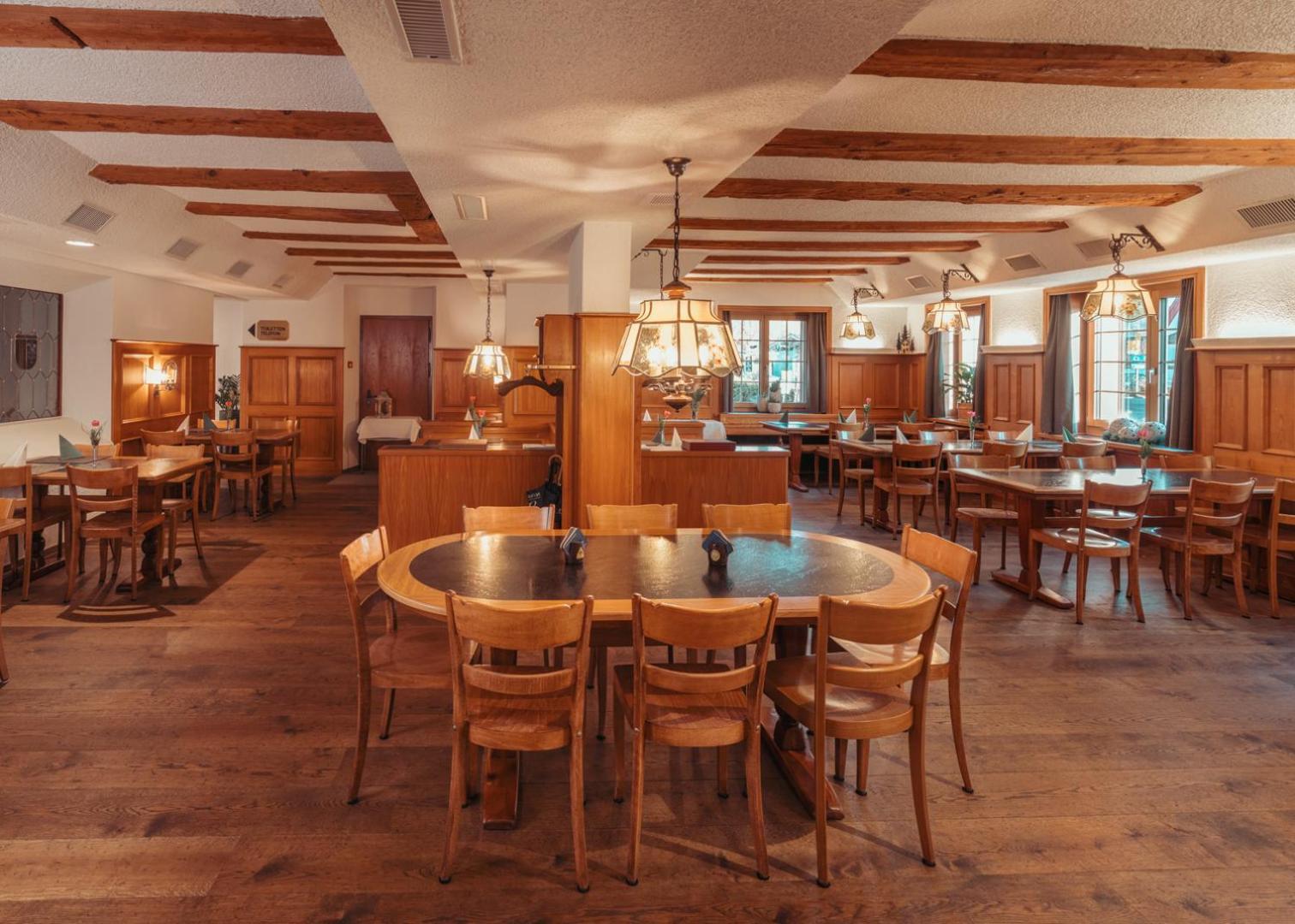 Hotel Restaurant Kreuz Kaiserstuhl Bagian luar foto