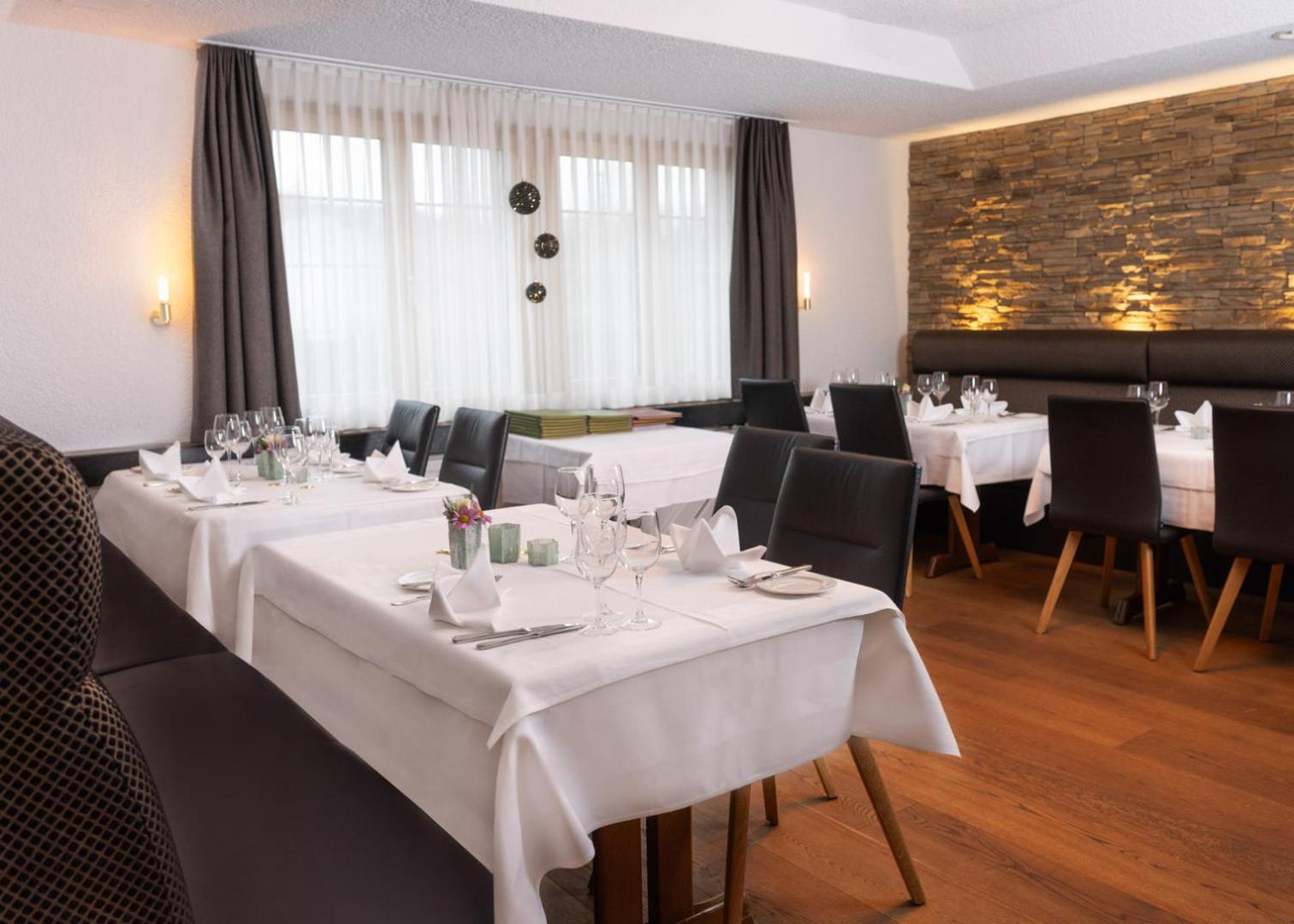 Hotel Restaurant Kreuz Kaiserstuhl Bagian luar foto