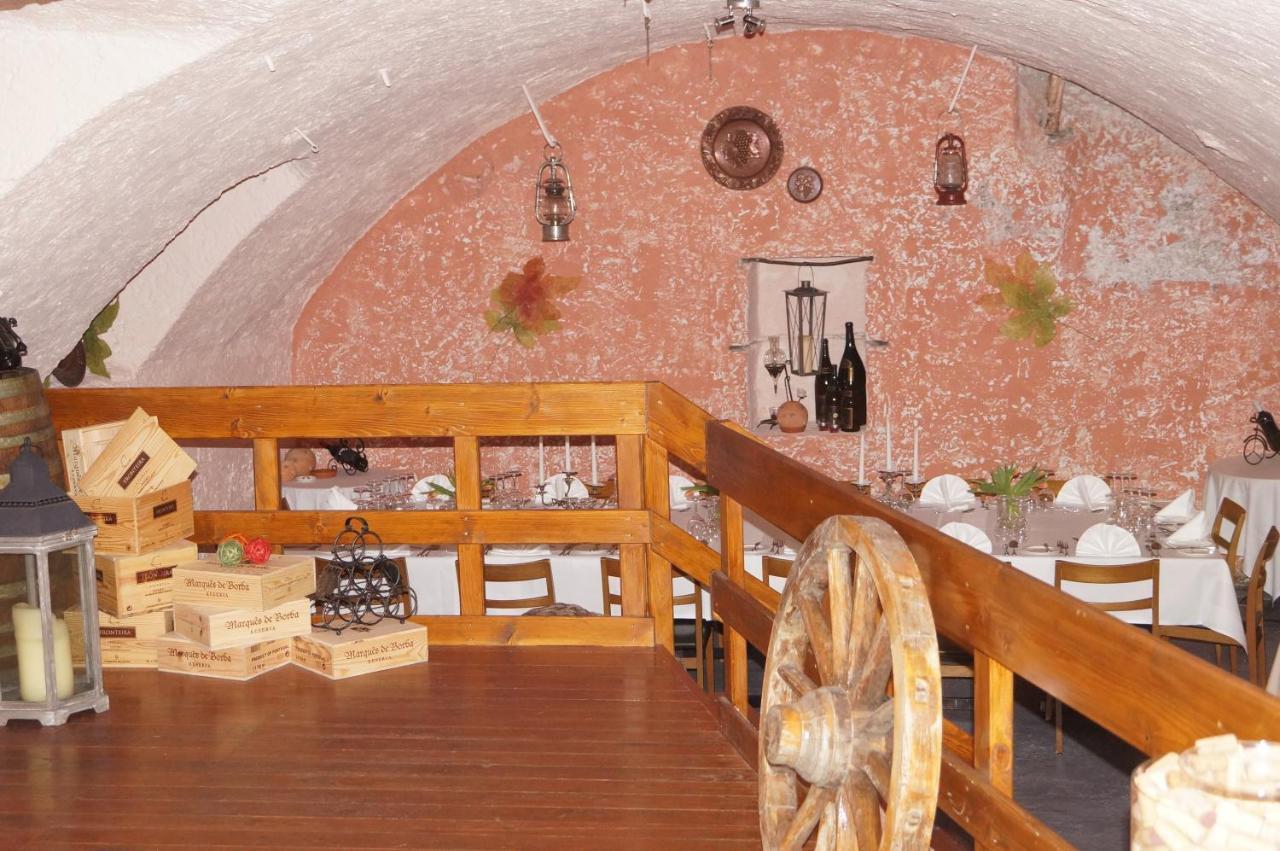 Hotel Restaurant Kreuz Kaiserstuhl Bagian luar foto