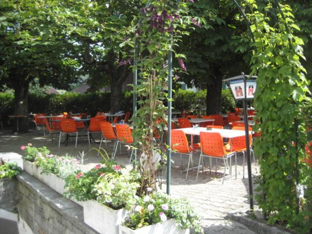 Hotel Restaurant Kreuz Kaiserstuhl Bagian luar foto