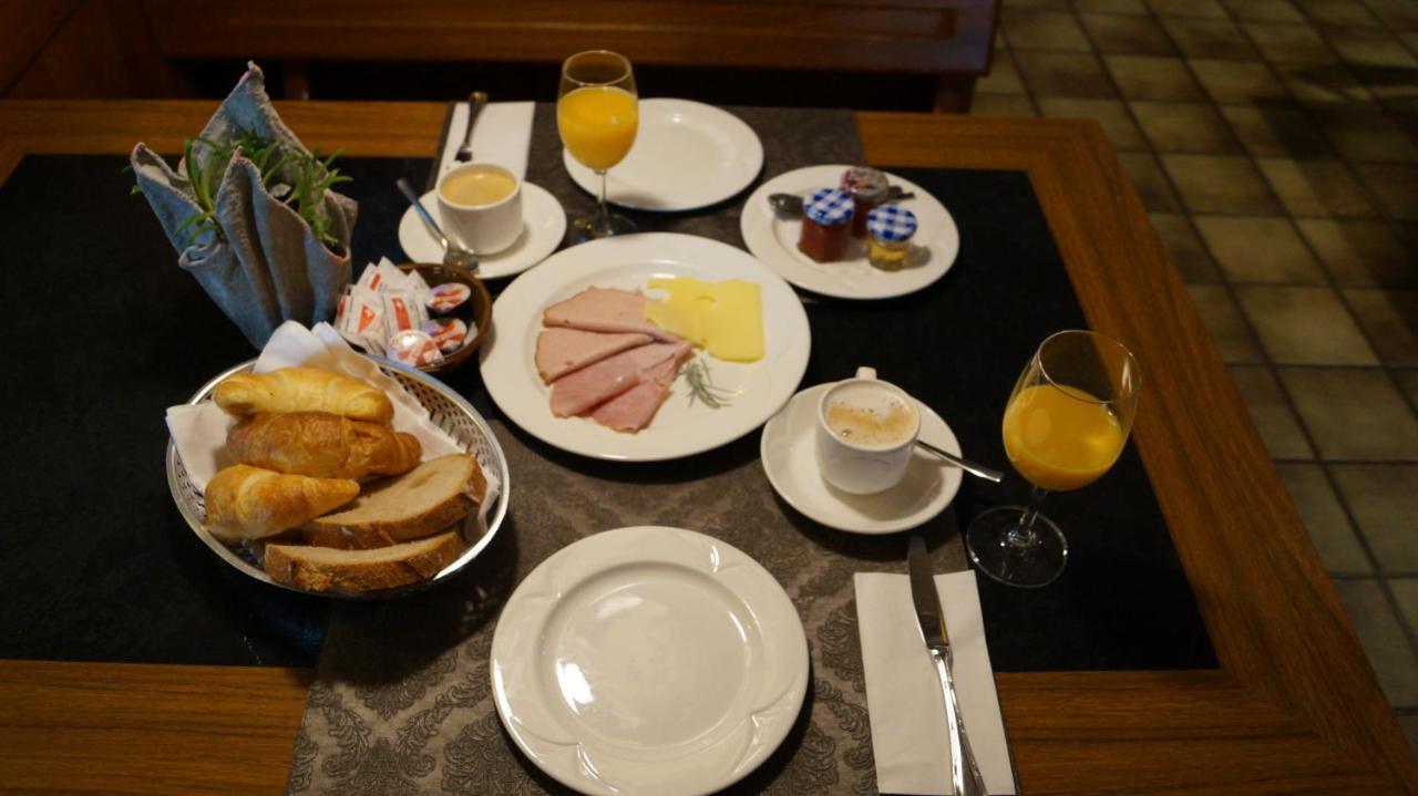Hotel Restaurant Kreuz Kaiserstuhl Bagian luar foto
