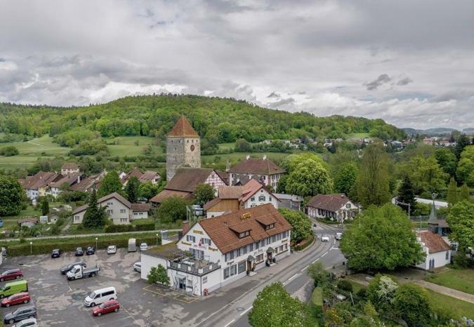 Hotel Restaurant Kreuz Kaiserstuhl Bagian luar foto