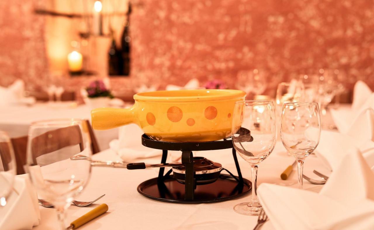 Hotel Restaurant Kreuz Kaiserstuhl Bagian luar foto